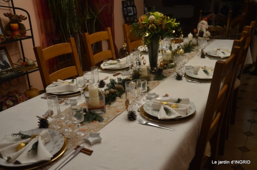 table de Noel,enfants canal,bouquet,tourterelle 041.JPG